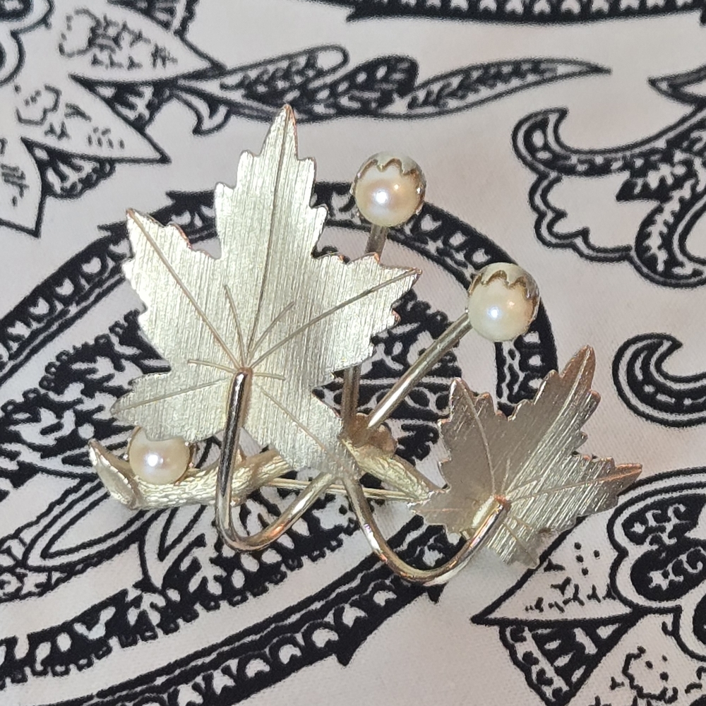 Sarah Coventry Vintage Gold Leaf Brooch with Pearl Accents